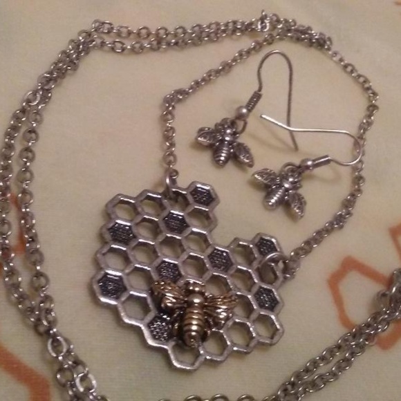 Jewelry - Honeycomb & Bee Necklace w/Bee Earrings Jewelry - Honeycomb & Bee Necklace w/Bee Earrings